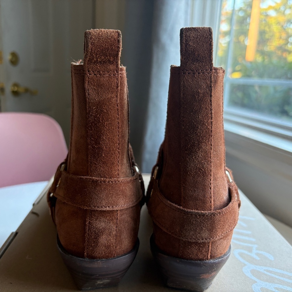 The Santiago Western Suede Ankle Boot, EUC! - Picture 10 of 13